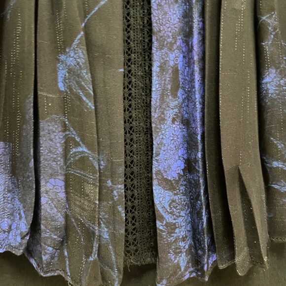 Elie Tahari 100% Silk, Printed Royal blue & black colour long sleeve blouse  M-L - Picture 9 of 10